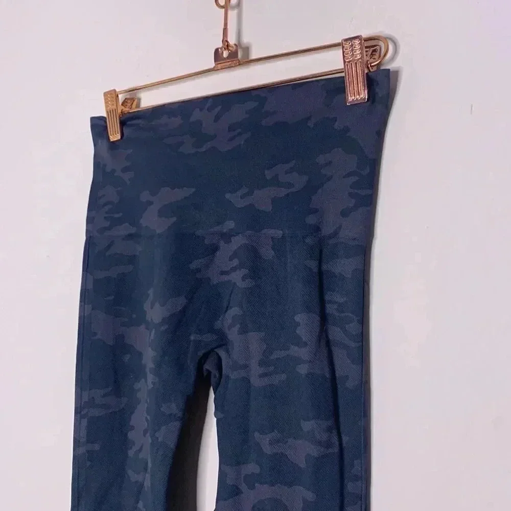 SPANX Look At Me Now Leggings in Black Camo Size Small